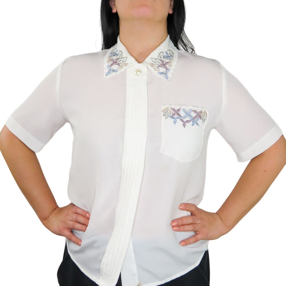 Kathy Lee 1980s Vintage White Floral Embroidered Pearl Beaded Blouse